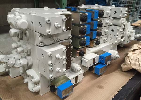 hydraulic valve bank