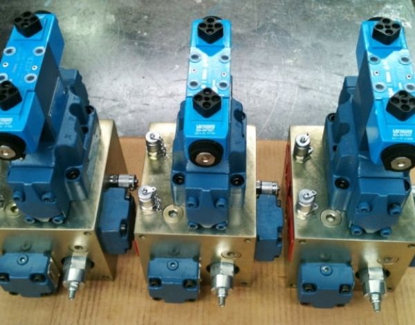 custom hydraulic valve manifolds