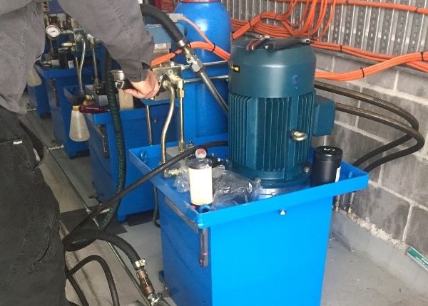 servicing hydraulic power units